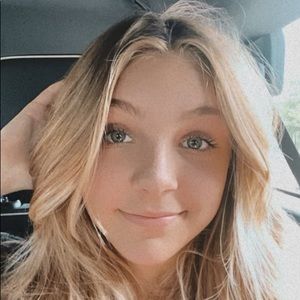 Meet your Posher, Ella